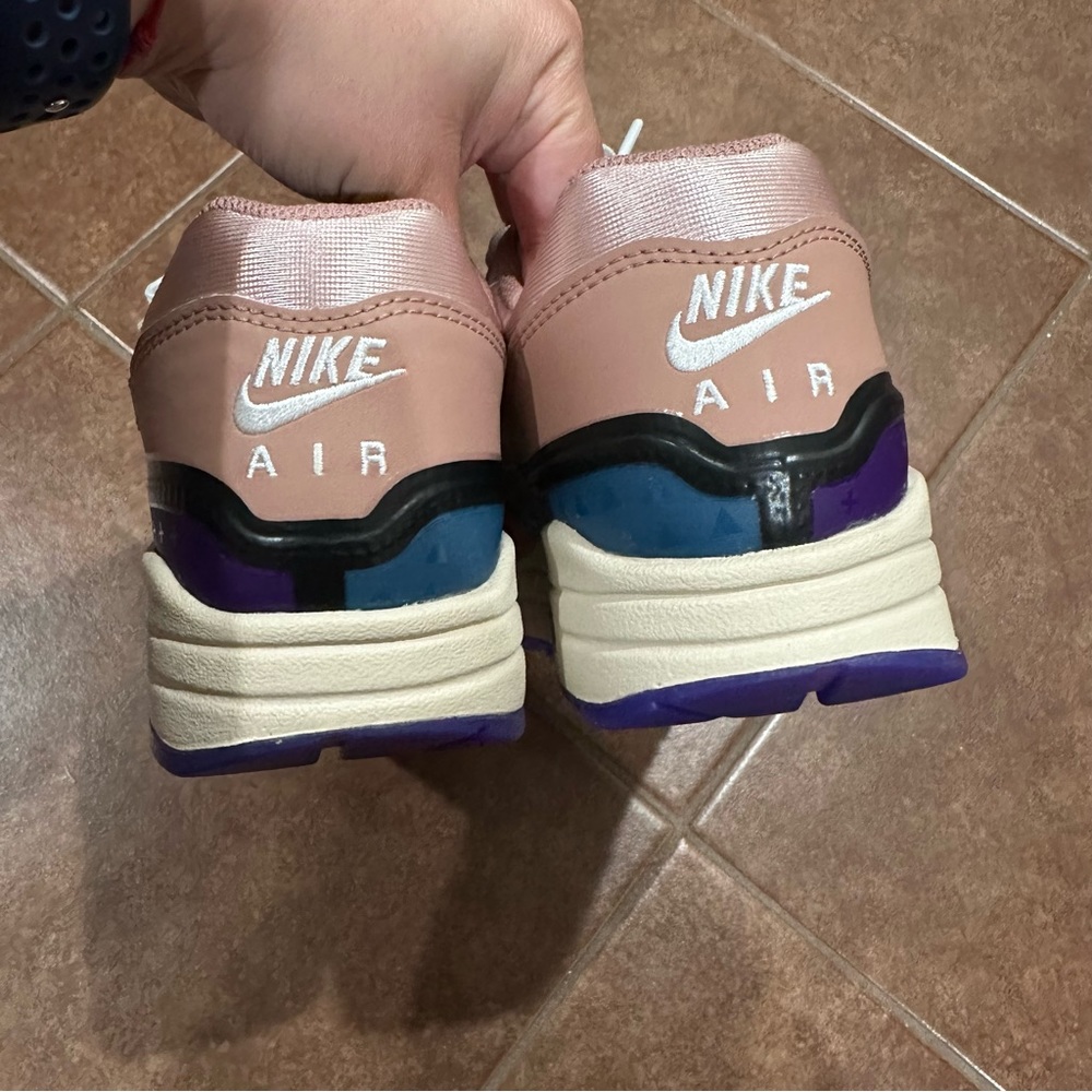 Nike Air Max 1 PRM Plum Fog Fossil Rose - Picture 5 of 13